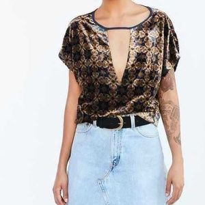 Ecoté Athena Cutout Printed Velvet Top